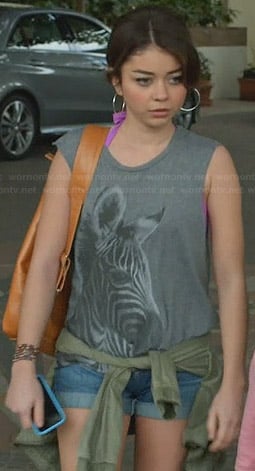 Haley's grey zebra graphic tee on Modern Family