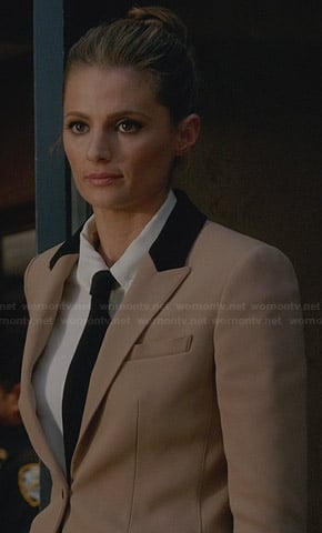 Kate's beige blazer with black collar on Castle