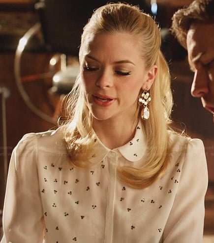 Lemon’s white embellished blouse and crystal honeycomb earrings on Hart of Dixie