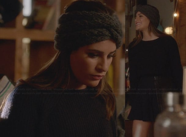 Rachel’s grey knit head wrap and cropped sweater on Glee