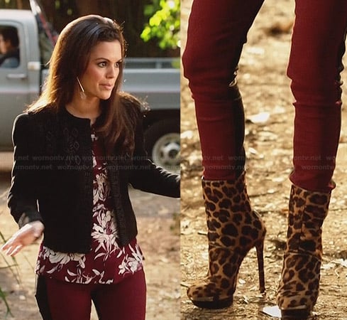 Zoe’s burgundy floral top, black jacket and leopard boots on Hart of Dixie