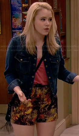 Lennox's floral jacquard shorts and denim jacket on Melissa and Joey