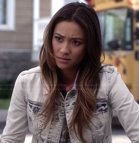 Emily’s grey mesh top and light wash denim jacket on Pretty Little Liars