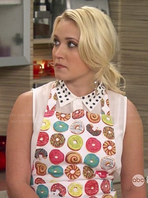 Gabi’s donut print apron on Young and Hungry