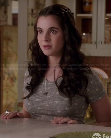 Bay’s grey star print tee on Switched at Birth