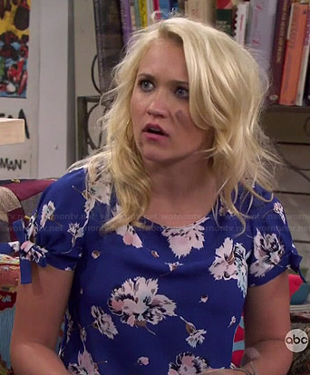 WornOnTV: Gabi’s blue floral top on Young and Hungry | Emily Osment ...