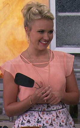 Gabi's peach cutout top and Eiffel Tower printed apron on Young and Hungry