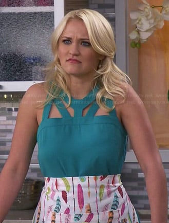 Gabi's teal cutout top and feather print apron on Young and Hungry