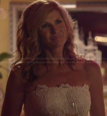 Rayna’s white lace strapless dress on Nashville