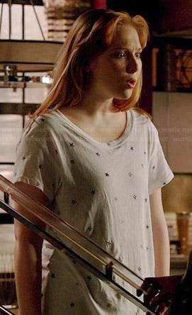 Alexis's white star print t-shirt on Castle