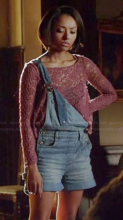 Bonnie’s pink lace top and denim overalls on The Vampire Diaries
