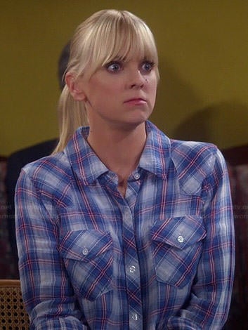 WornOnTV: Christy’s blue plaid shirt on Mom | Anna Faris | Clothes and ...