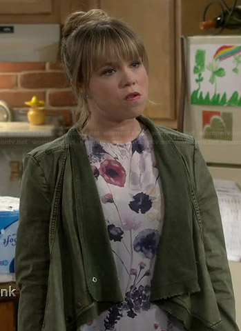 Kristin’s floral top and green draped front jacket on Last Man Standing