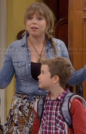 Kristin’s abstract print pleated skirt and denim shirt on Last Man Standing