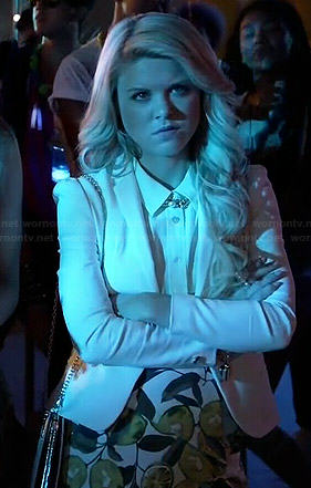 Lauren’s white blazer and lemon print skort on Faking It