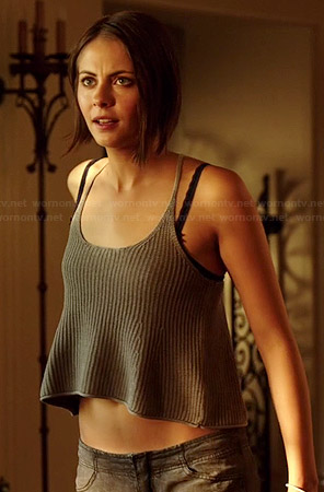 Thea's grey knit cropped tank top on Arrow