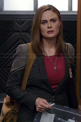 Brennan’s printed blazer on Bones