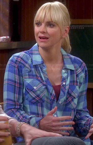 WornOnTV: Christy’s blue and mint green plaid shirt on Mom | Anna Faris ...