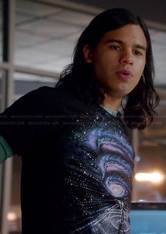 Cisco’s spiral galaxy tee on The Flash