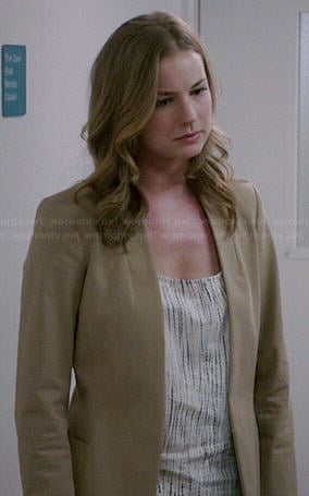 Emily’s tie dyed top and beige blazer on Revenge