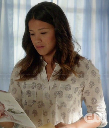 Jane’s white printed top with pockets on Jane the Virgin