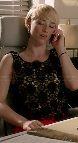 Margaux’s black floral lace tank top on Revenge