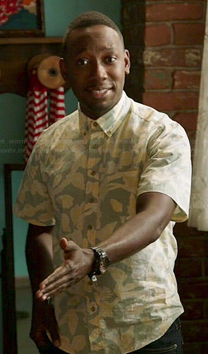 Winston's green and yellow printed short sleeve shirt on New Girl