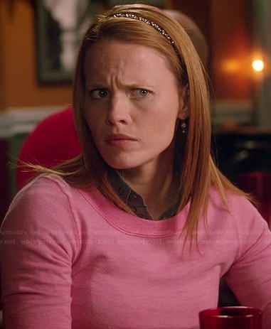 Dapne’s horseshoe print shirt and pink sweater on Switched at Birth