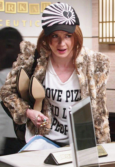 Eliza's 'I Love Pizza And Like 3 People' tee and fur jacket on Selfie