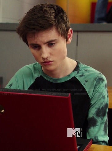 Hunter's black tee with gree tie dyed sleeves on Degrassi