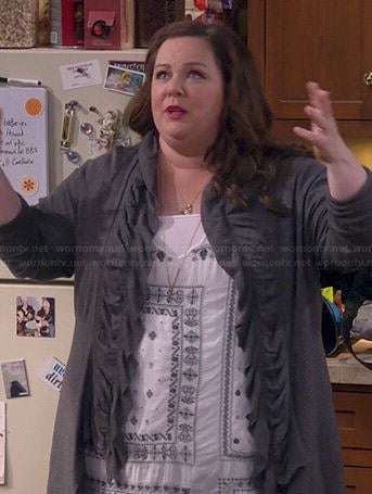 Molly's white bandana print tunic top and grey ruffled cardigan on Mike and Molly