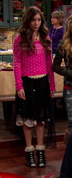 Riley’s pink Christmas sweater on Girl Meets World