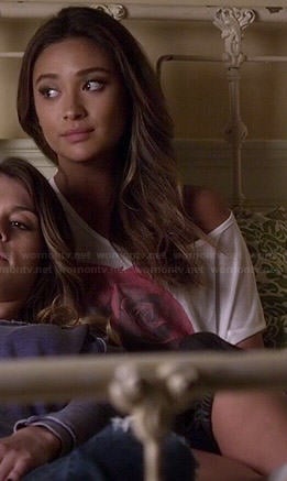 Emily’s white rose graphic tee on Pretty Little Liars
