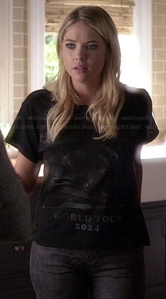 Hanna's Northern Lites tour tee and grey jeans on Pretty Little Liars