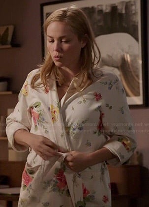 Julia's floral robe on Parenthood