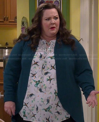 Molly’s bird print top on Mike and Molly