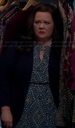 Molly's blue printed keyhole maxi dress on Mike and Molly