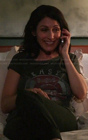 Abby's easy graphic tee on Girlfriends Guide to Divorce