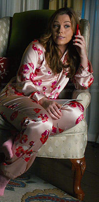 AnnaBeth's pink floral satin pajamas on Hart of Dixie