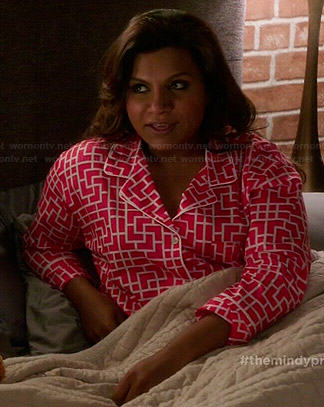 Mindy’s pink geometric printed pajamas on The Mindy Project