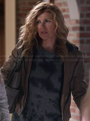 Rayna's grey ink dyed sweater on Nashville