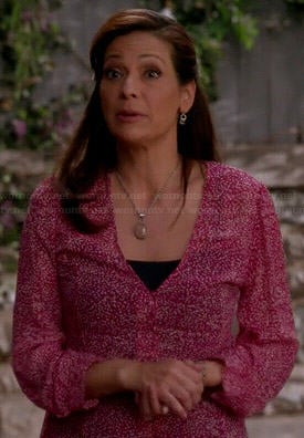 Regina’s pink printed v-neck blouse on Switched at Birth