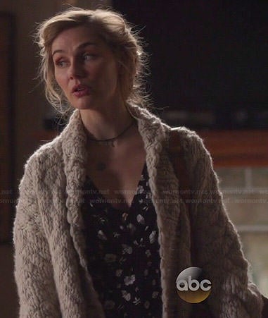 Scarlett’s black and white floral dress and chunky knit cardigan on Nashville