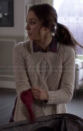 Spencer's beige cable knit sweater with split sides on Pretty Little Liars