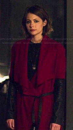 Thea's red draped jacket with leather sleeves on Arrow