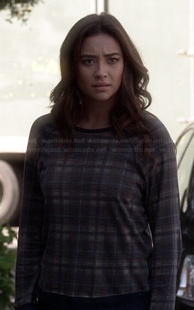 Emily's plaid sweatshirt on Pretty Little Liars