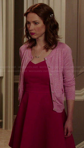 Kimmy's pink dress and yellow sandals on Unbreakable Kimmy Schmidt