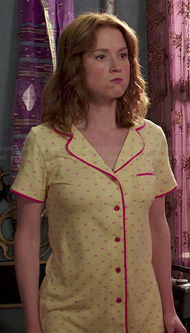 Kimmy's yellow and pink pajamas on Unbreakable Kimmy Schmidt