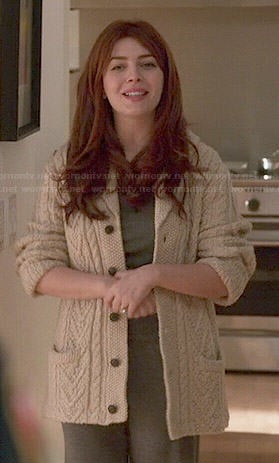 Louise's chunky cable knit cardigan on Revenge