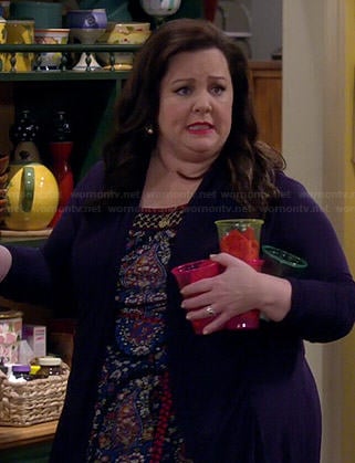 Molly's paisley print maxi dress on Mike and Molly